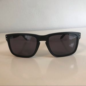 Oakley Holbrook OO9102 Sunglasses Matte Black